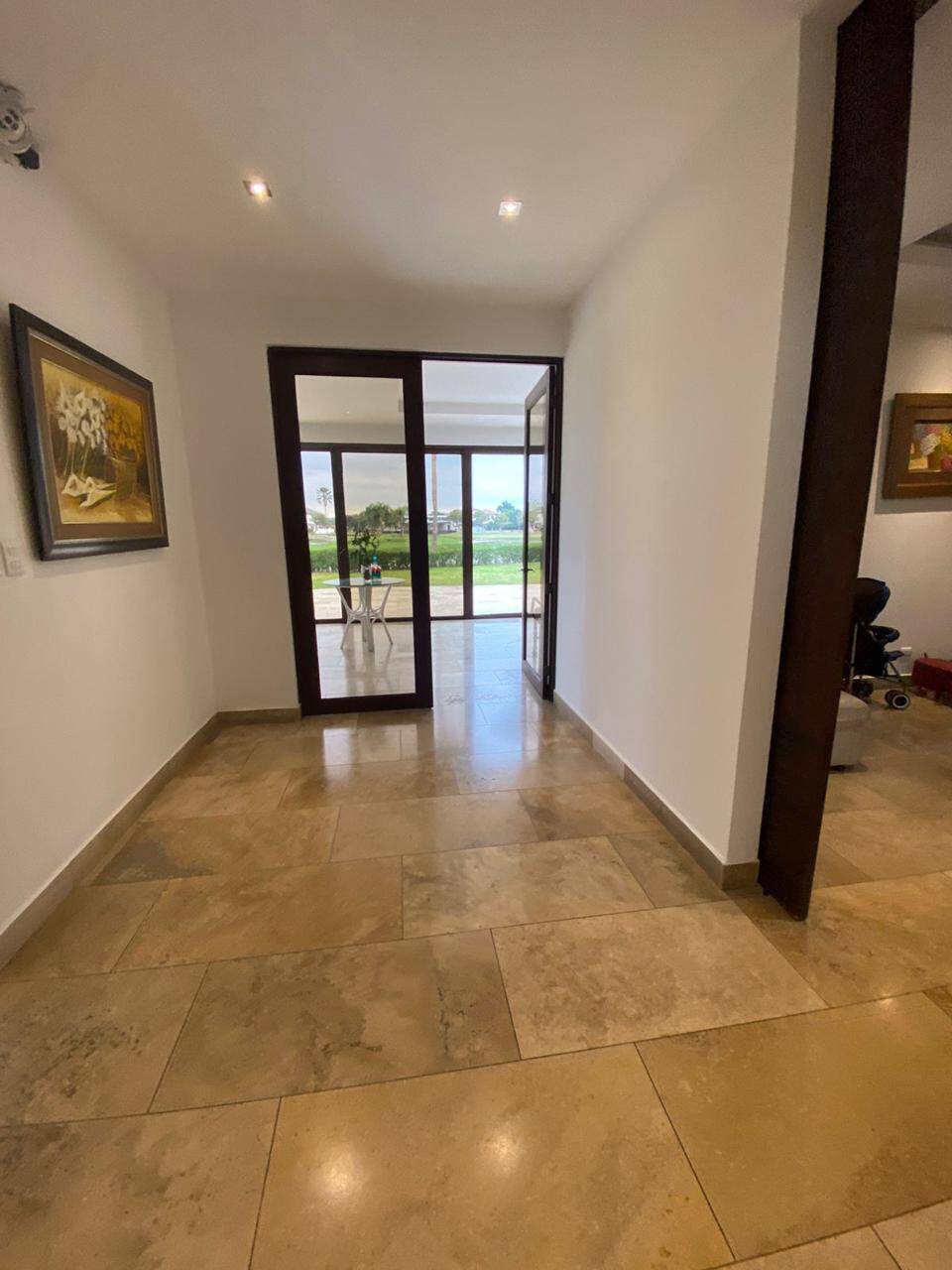 LINDA VILLA CON VISTA  AL LAGO A LA VENTA EN MOCOLI GOLF