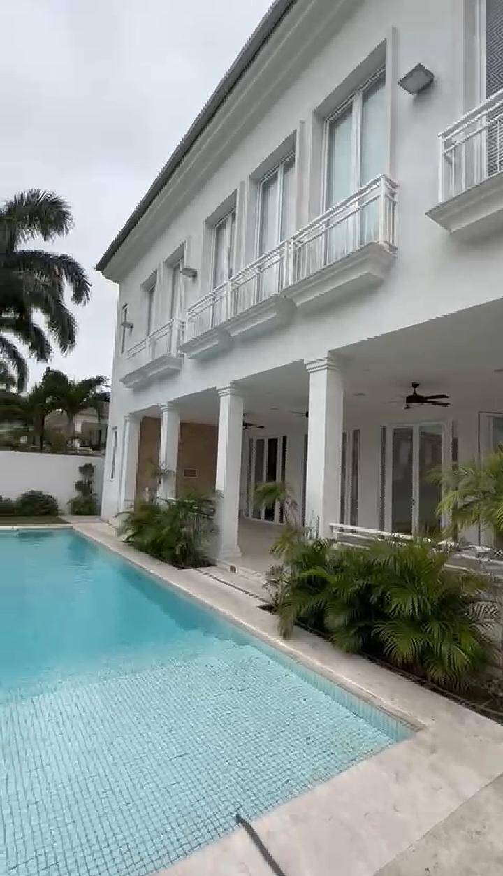 VILLA EN LAGOS DE BATAN AL LAGO DE VENTA O ALQUILER