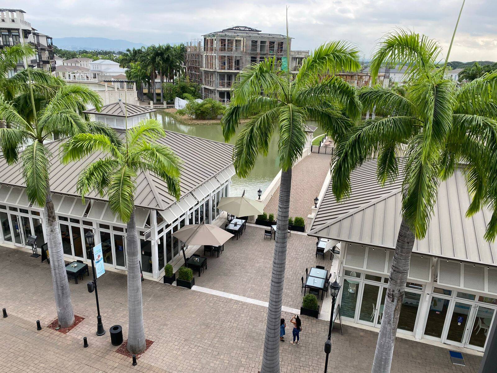 LINDA VILLA DE VENTA EN PLAZA LAGOS AL CANAL