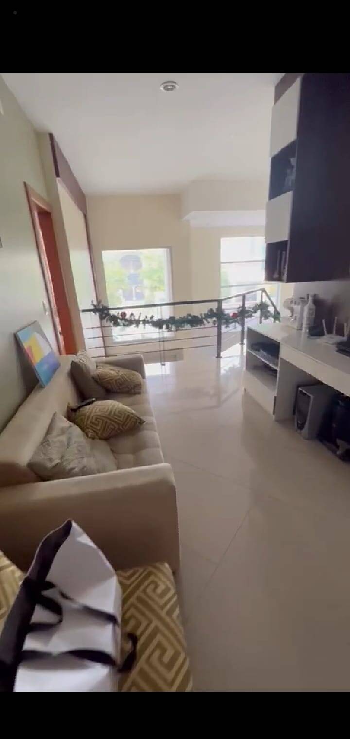 VILLA A LA VENTA UBICADA EN LA UR. SAN ISIDRO, SAMBORONDON