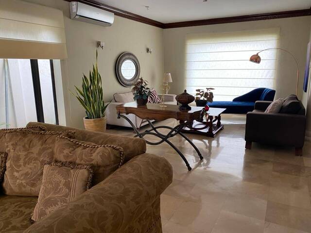 #1205 - Casa para Venta en Guayaquil - G