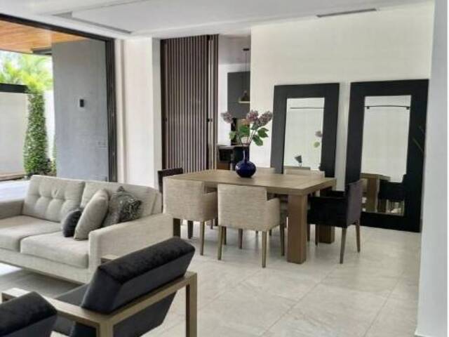 #1207 - Casa para Venta en Guayaquil - G