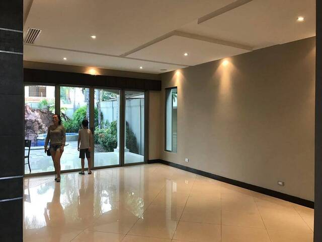 #1211 - Casa para Venta en Guayaquil - G