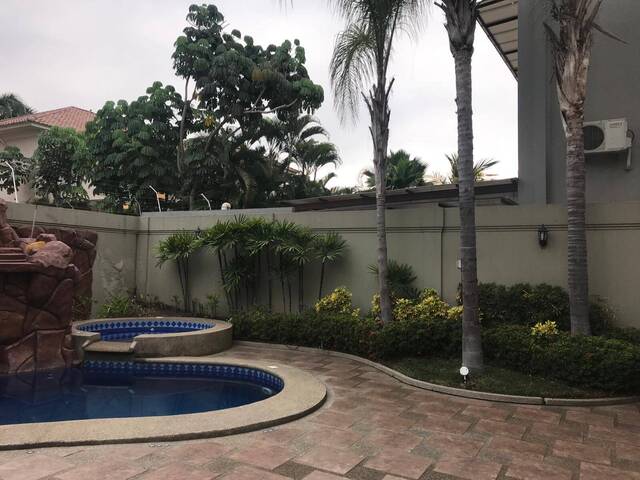 #1211 - Casa para Venta en Guayaquil - G - 1