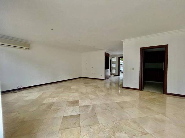 #1220 - Casa para Venta en Guayaquil - G