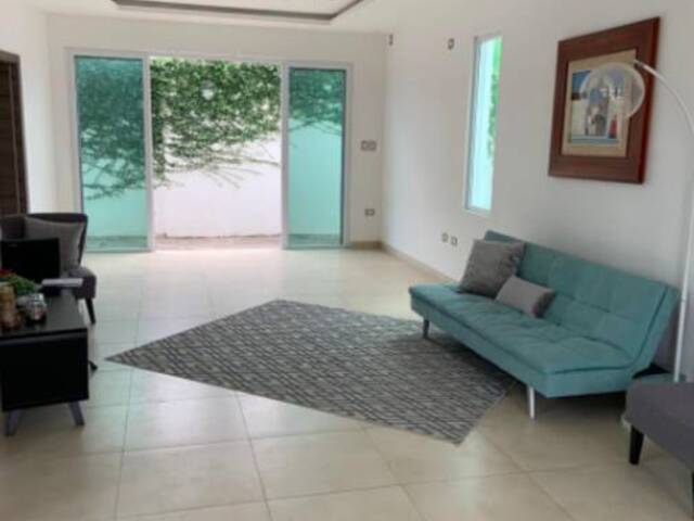 #1222 - Casa para Venta en Guayaquil - G