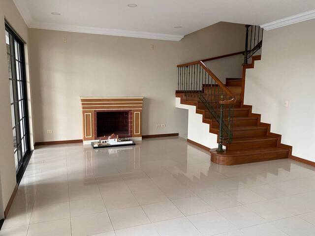 #1243 - Casa para Venta en Guayaquil - G