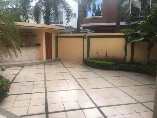 #1245 - Casa para Venta en Guayaquil - G