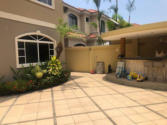 #1245 - Casa para Venta en Guayaquil - G
