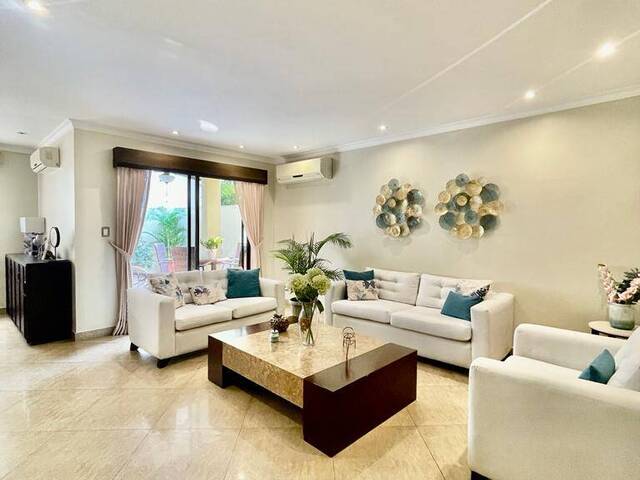 #1275 - Casa para Venta en Guayaquil - G