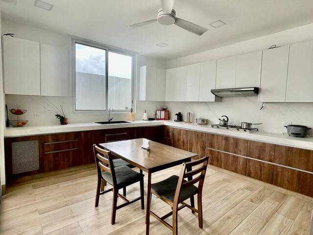 #1293 - Casa para Venta en Guayaquil - G