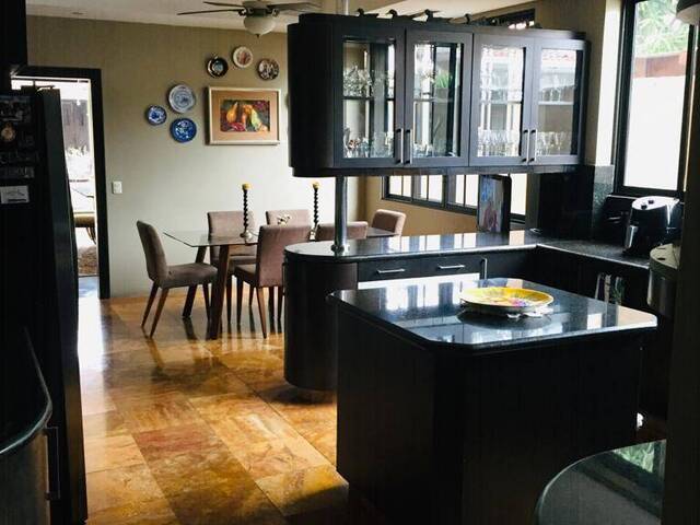 #1304 - Casa para Venta en Guayaquil - G