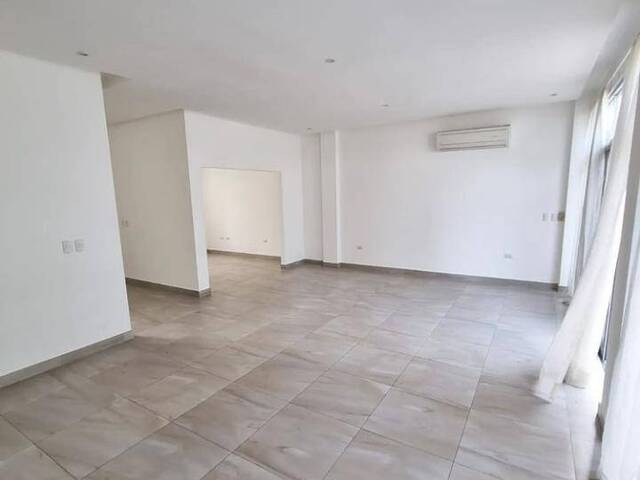 #1355 - Casa para Venta en Guayaquil - G