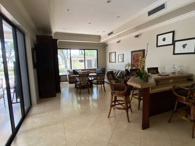 #1383 - Casa para Venta en Guayaquil - G