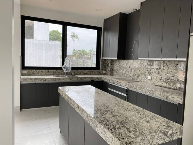 #1395 - Casa para Venta en Guayaquil - G