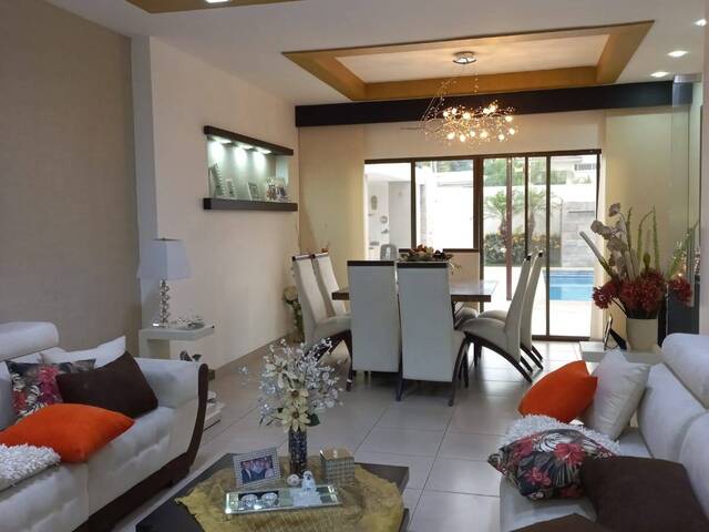#1413 - Casa para Venta en Guayaquil - G