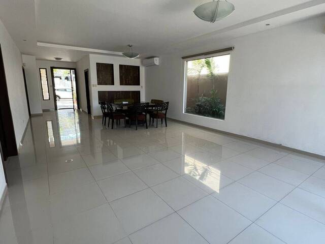 #1504 - Casa para Venta en Guayaquil - G - 2