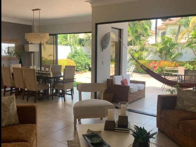 #1535 - Casa para Venta en Guayaquil - G - 2