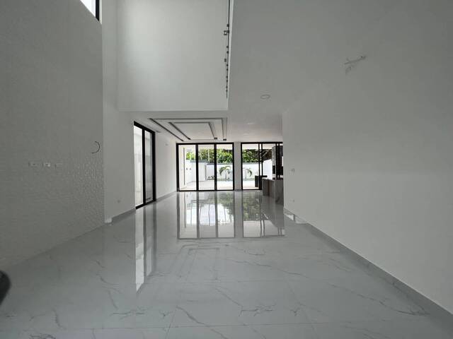 #1551 - Casa para Venta en Guayaquil - G - 2