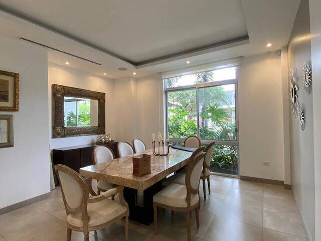 #1555 - Casa para Venta en Guayaquil - G - 2