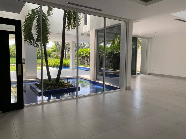 #1646 - Casa para Venta en Guayaquil - G