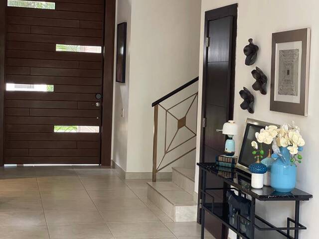 #1653 - Casa para Venta en Guayaquil - G
