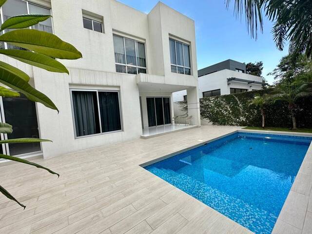 #1677 - Casa para Venta en Guayaquil - G - 1