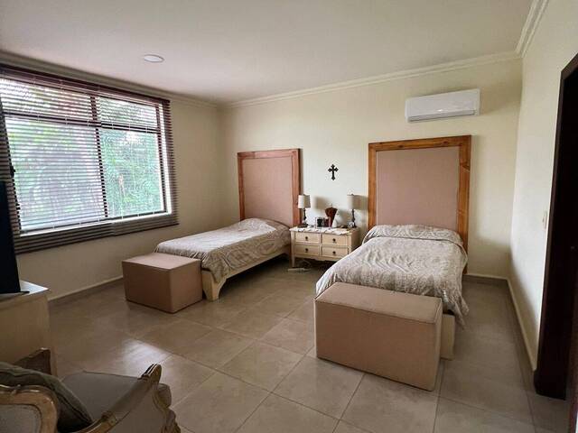 #1692 - Casa para Venta en Guayaquil - G