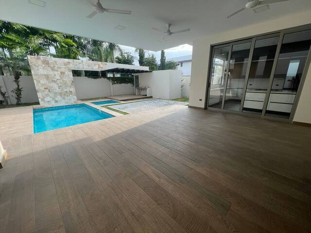 #1701 - Casa para Venta en Guayaquil - G