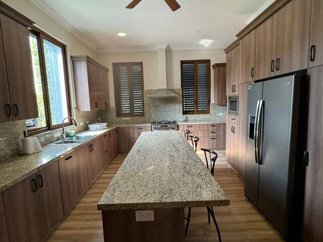 #1794 - Casa para Venta en Guayaquil - G