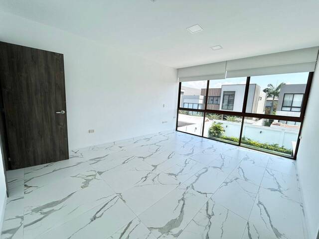 #1805 - Casa para Venta en Guayaquil - G