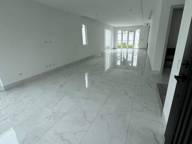 #1945 - Casa para Venta en Guayaquil - G - 1
