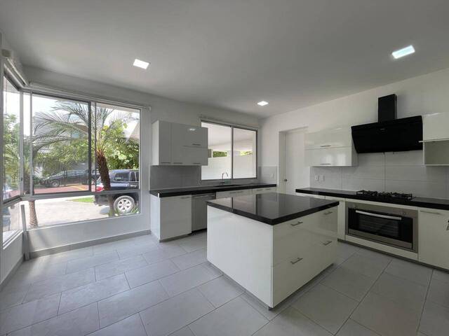 #1946 - Casa para Venta en Guayaquil - G - 2
