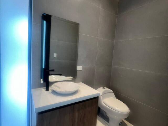 #1948 - Casa para Venta en Guayaquil - G - 1