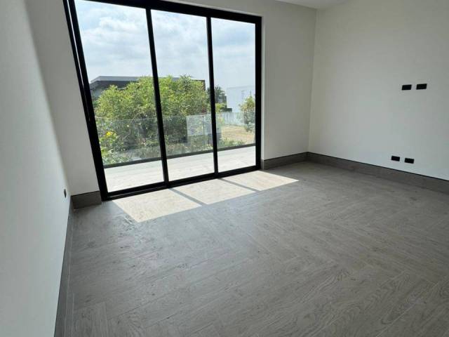 #1988 - Casa para Venta en Guayaquil - G - 3