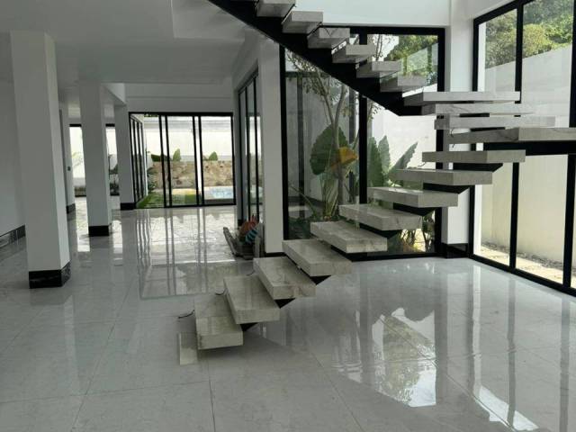 #1988 - Casa para Venta en Guayaquil - G - 2