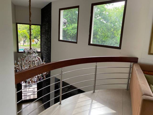 #1995 - Casa para Venta en Guayaquil - G - 1