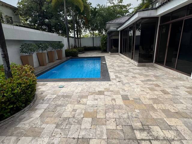 #2043 - Casa para Venta en Guayaquil - G