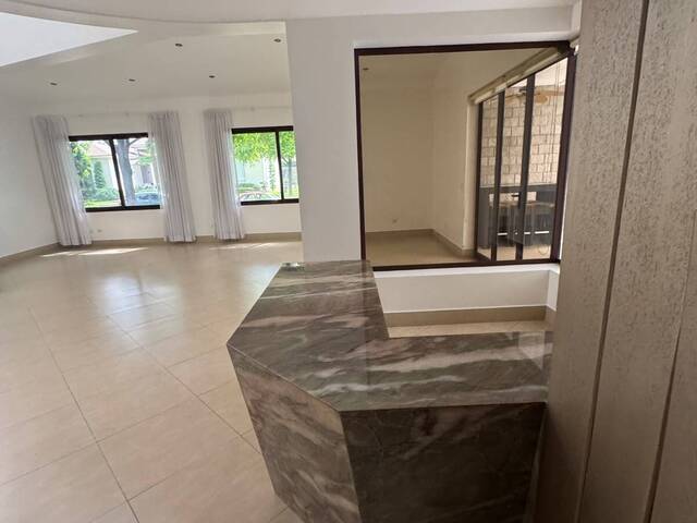 #2044 - Casa para Venta en Guayaquil - G