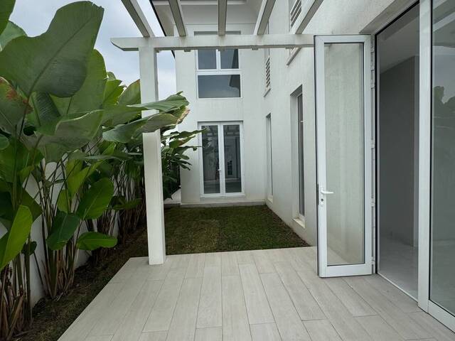 #2046 - Casa para Venta en Guayaquil - G