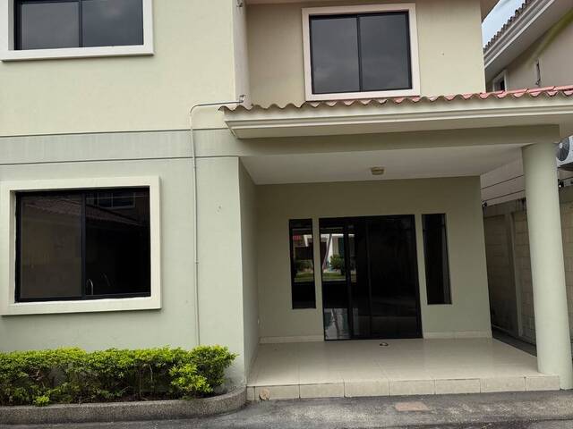 #2055 - Casa para Venta en Guayaquil - G - 1